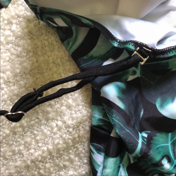 🌴Boutique Small TropicalDeep V-cut One Piece Swimsuit - Picture 11 of 12